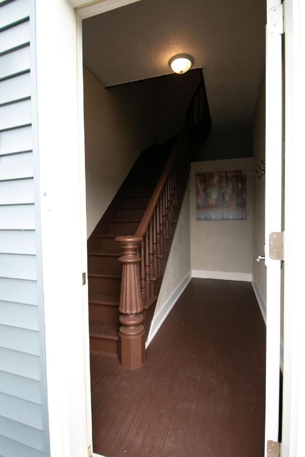 Spacious Rustic Downtown Market St 1 Bedroom Apt, Sleeps Up To 5, Steps To Honeywell & Eagles Theatre Wabash Dış mekan fotoğraf