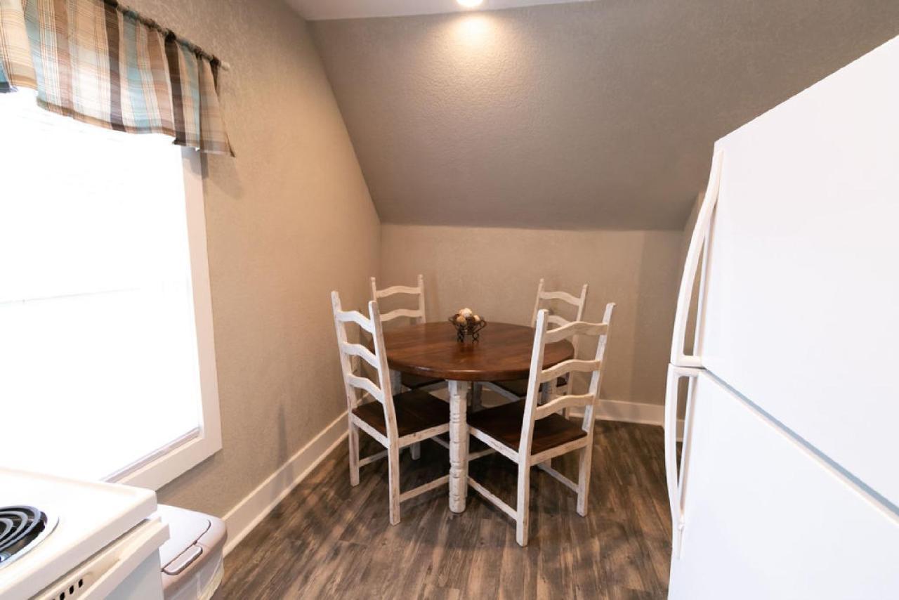 Spacious Rustic Downtown Market St 1 Bedroom Apt, Sleeps Up To 5, Steps To Honeywell & Eagles Theatre Wabash Dış mekan fotoğraf