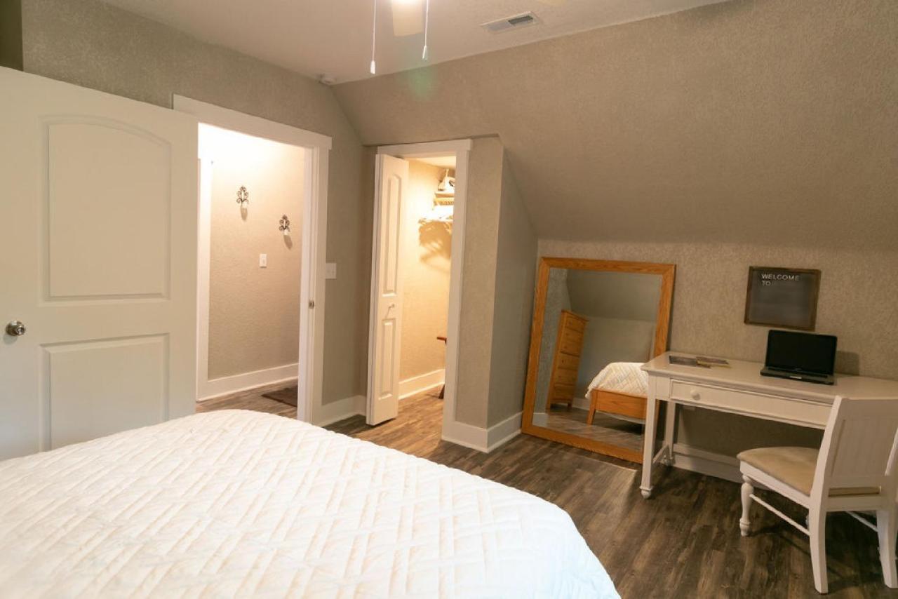Spacious Rustic Downtown Market St 1 Bedroom Apt, Sleeps Up To 5, Steps To Honeywell & Eagles Theatre Wabash Dış mekan fotoğraf