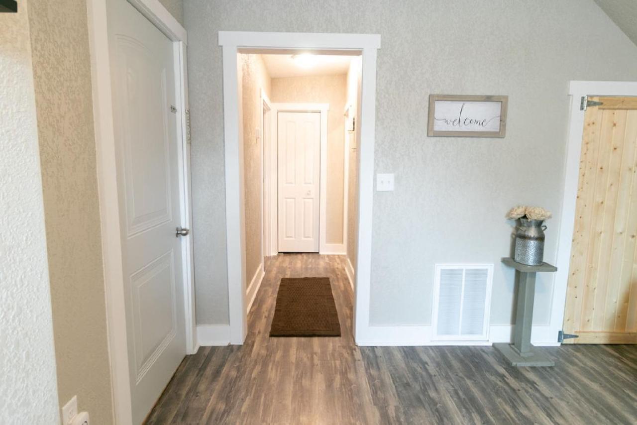 Spacious Rustic Downtown Market St 1 Bedroom Apt, Sleeps Up To 5, Steps To Honeywell & Eagles Theatre Wabash Dış mekan fotoğraf