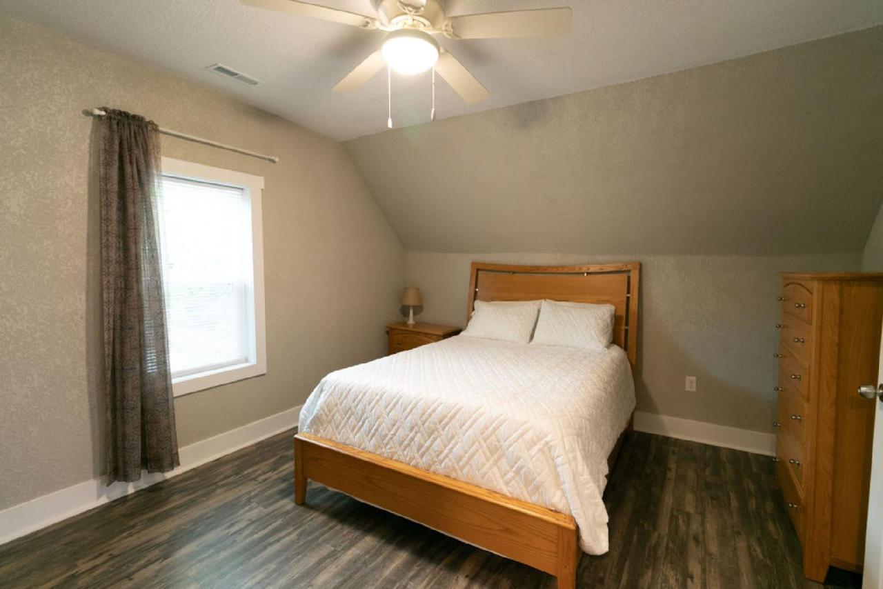 Spacious Rustic Downtown Market St 1 Bedroom Apt, Sleeps Up To 5, Steps To Honeywell & Eagles Theatre Wabash Dış mekan fotoğraf